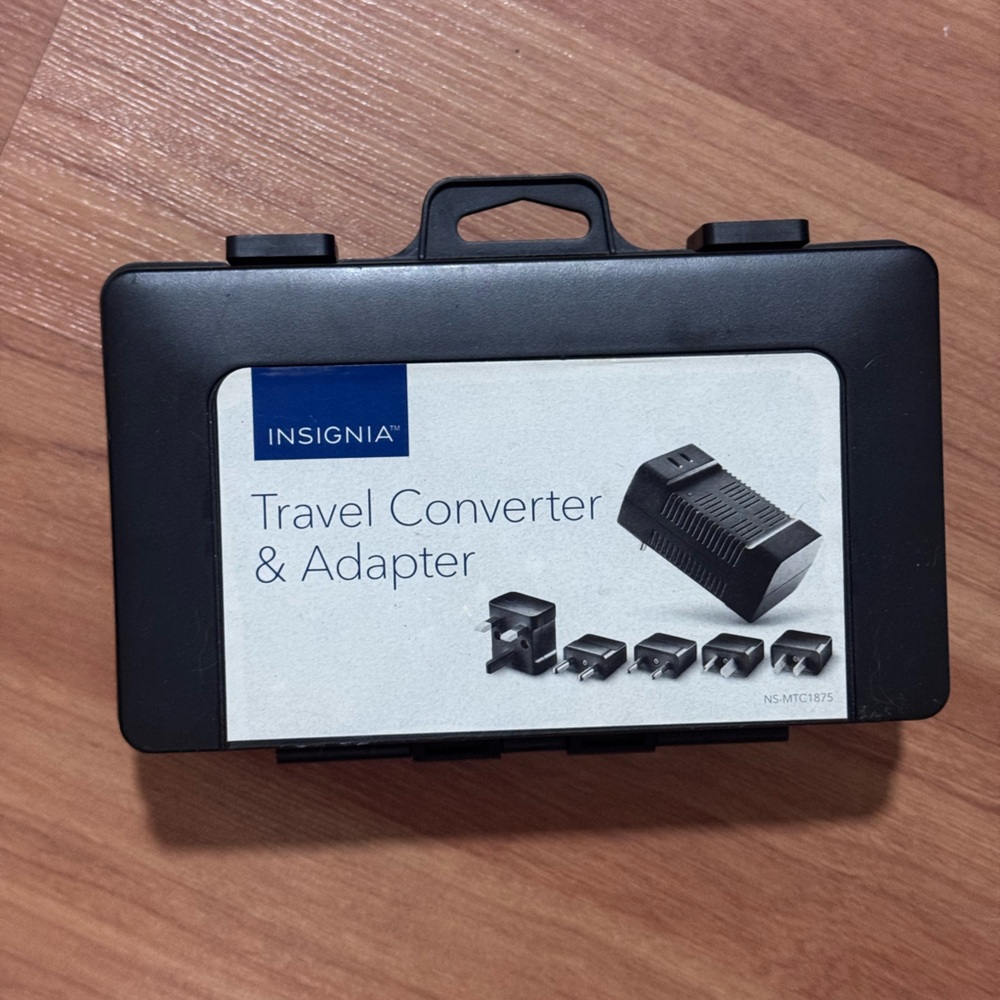 Travel Converter Adapter Set with Case